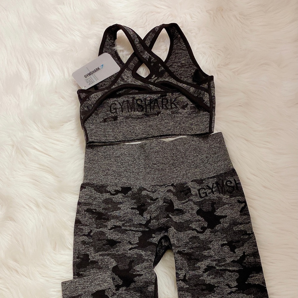 Gym shark leggings/sports bra. Grey camo. Small.